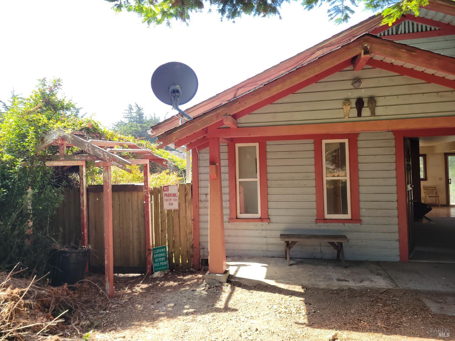 43751 Crispin Road Manchester CA 95459
