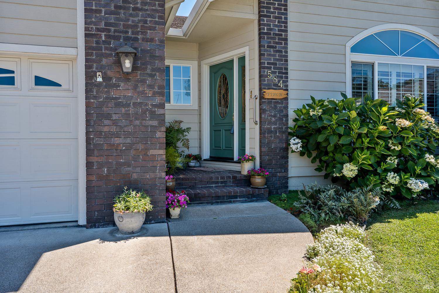584 Nokomis Drive Ukiah CA 95482