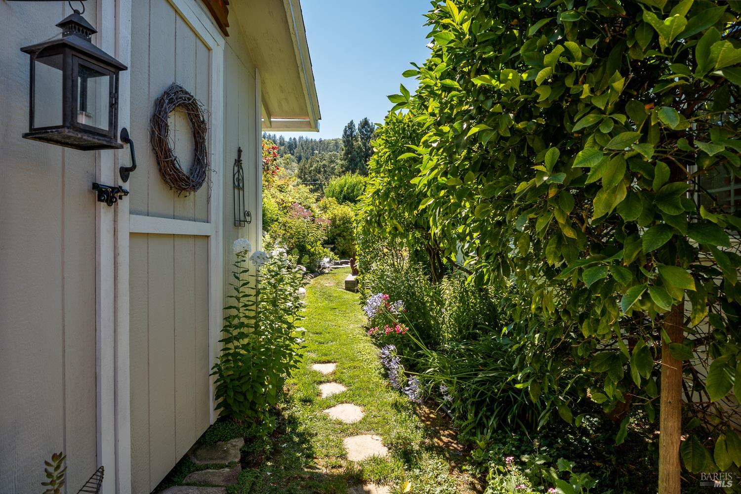 584 Nokomis Drive Ukiah CA 95482