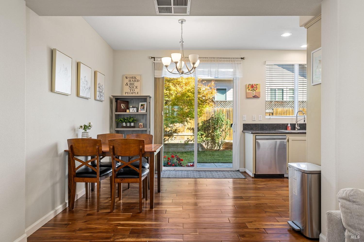 2448 Gilham Way Santa Rosa CA 95404