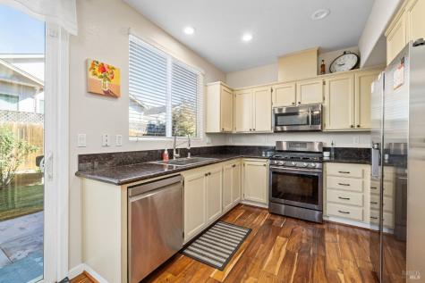 2448 Gilham Way Santa Rosa CA 95404