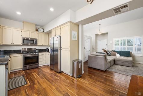 2448 Gilham Way Santa Rosa CA 95404