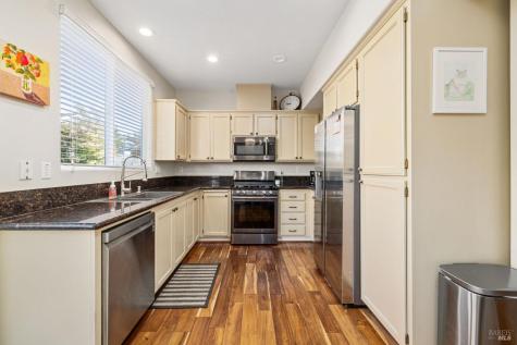 2448 Gilham Way Santa Rosa CA 95404