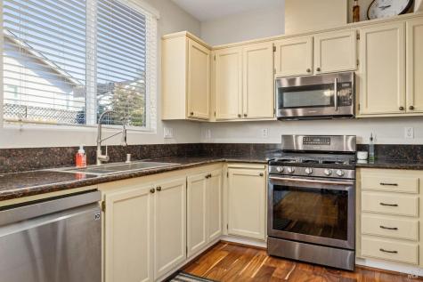2448 Gilham Way Santa Rosa CA 95404