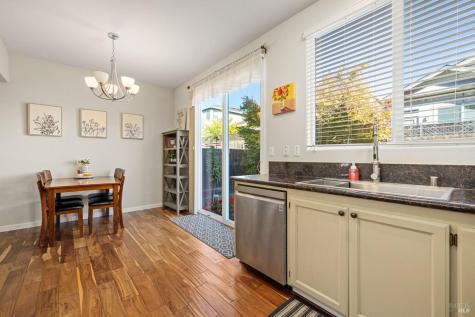 2448 Gilham Way Santa Rosa CA 95404