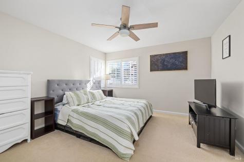 2448 Gilham Way Santa Rosa CA 95404