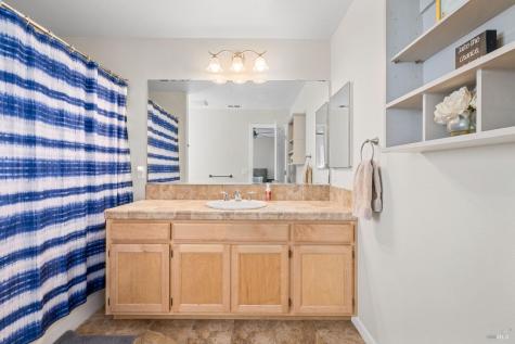 2448 Gilham Way Santa Rosa CA 95404