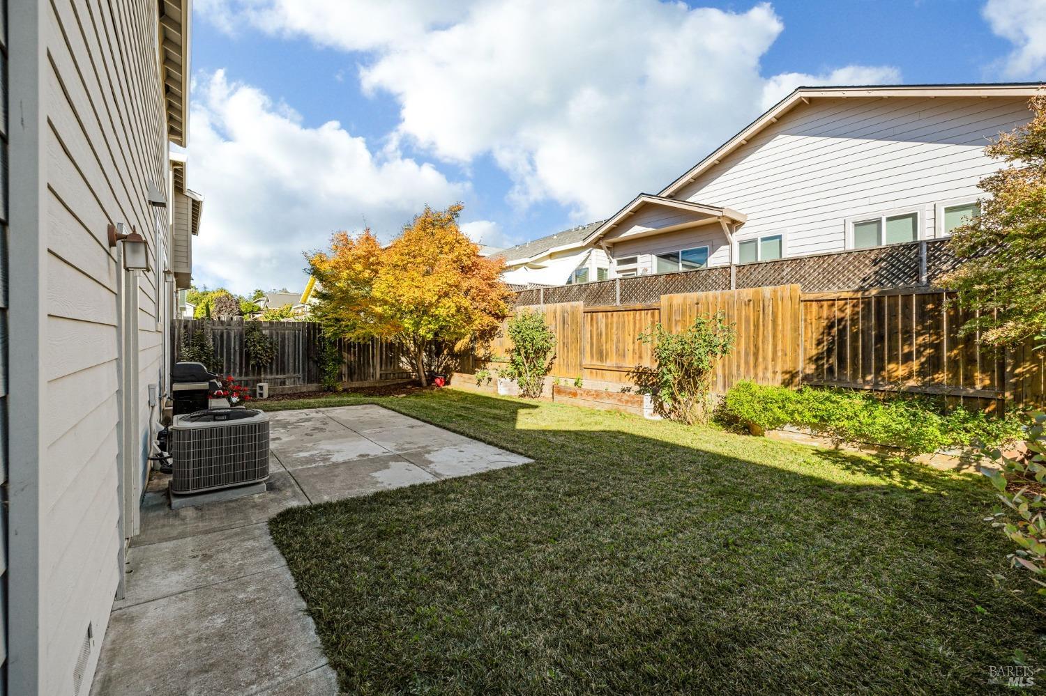 2448 Gilham Way Santa Rosa CA 95404