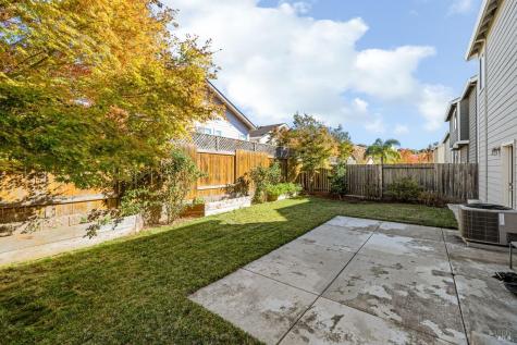 2448 Gilham Way Santa Rosa CA 95404
