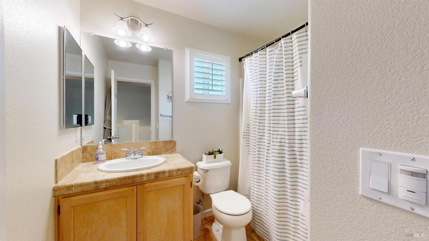 2448 Gilham Way Santa Rosa CA 95404