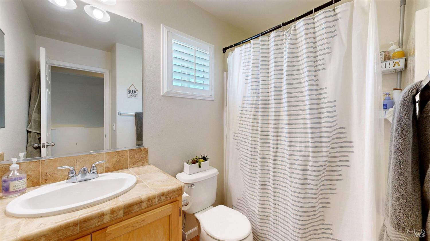2448 Gilham Way Santa Rosa CA 95404