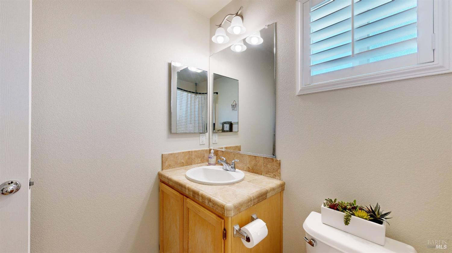 2448 Gilham Way Santa Rosa CA 95404