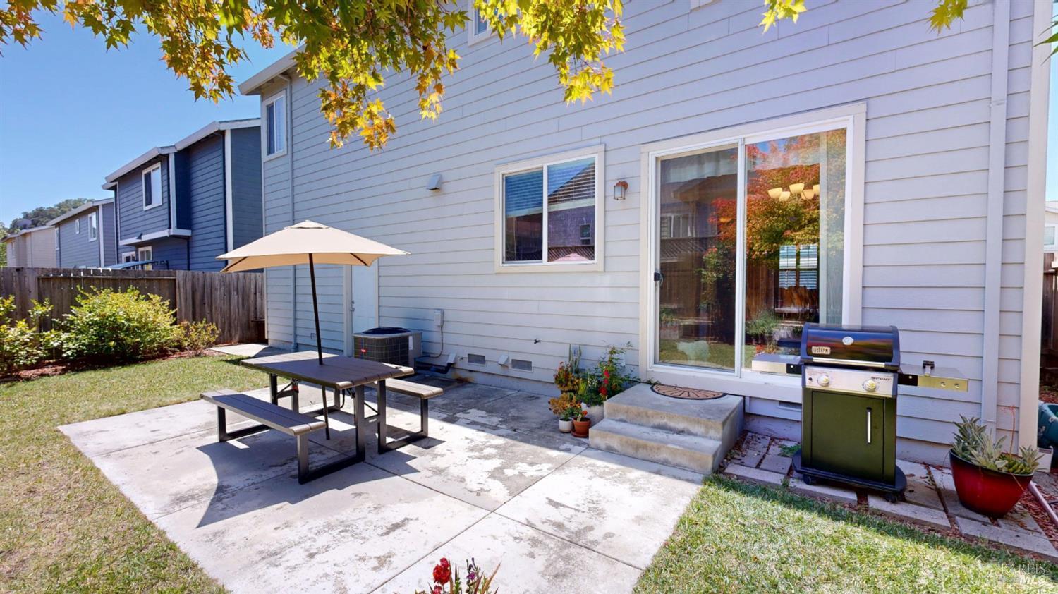 2448 Gilham Way Santa Rosa CA 95404