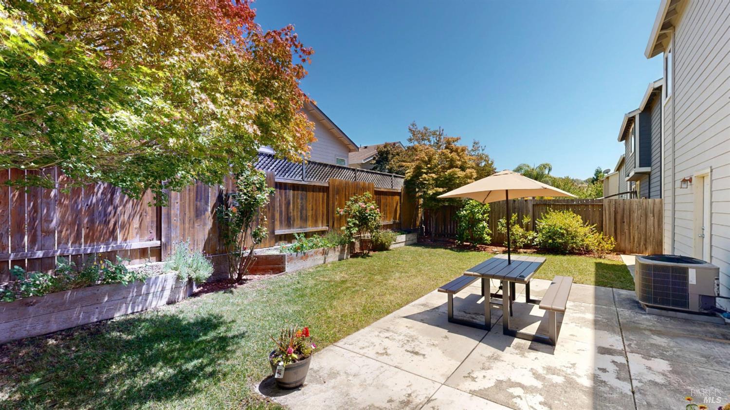 2448 Gilham Way Santa Rosa CA 95404