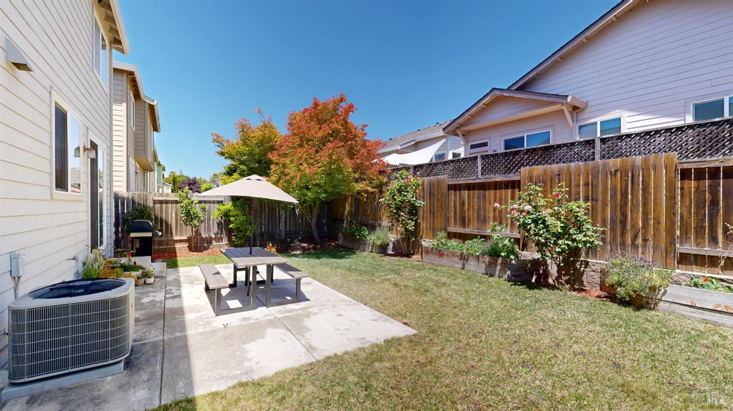 2448 Gilham Way Santa Rosa CA 95404
