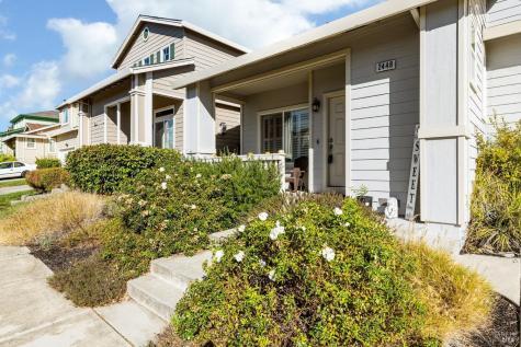 2448 Gilham Way Santa Rosa CA 95404