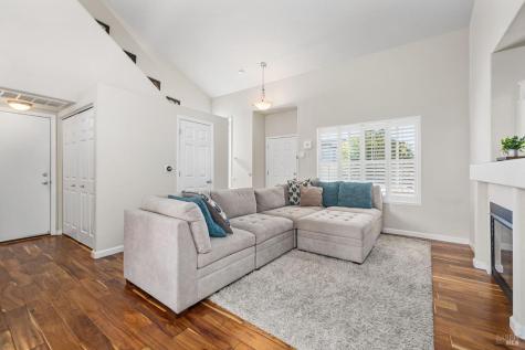2448 Gilham Way Santa Rosa CA 95404