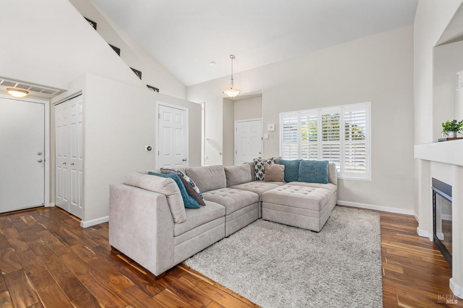2448 Gilham Way Santa Rosa CA 95404