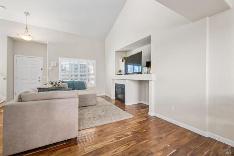 2448 Gilham Way Santa Rosa CA 95404