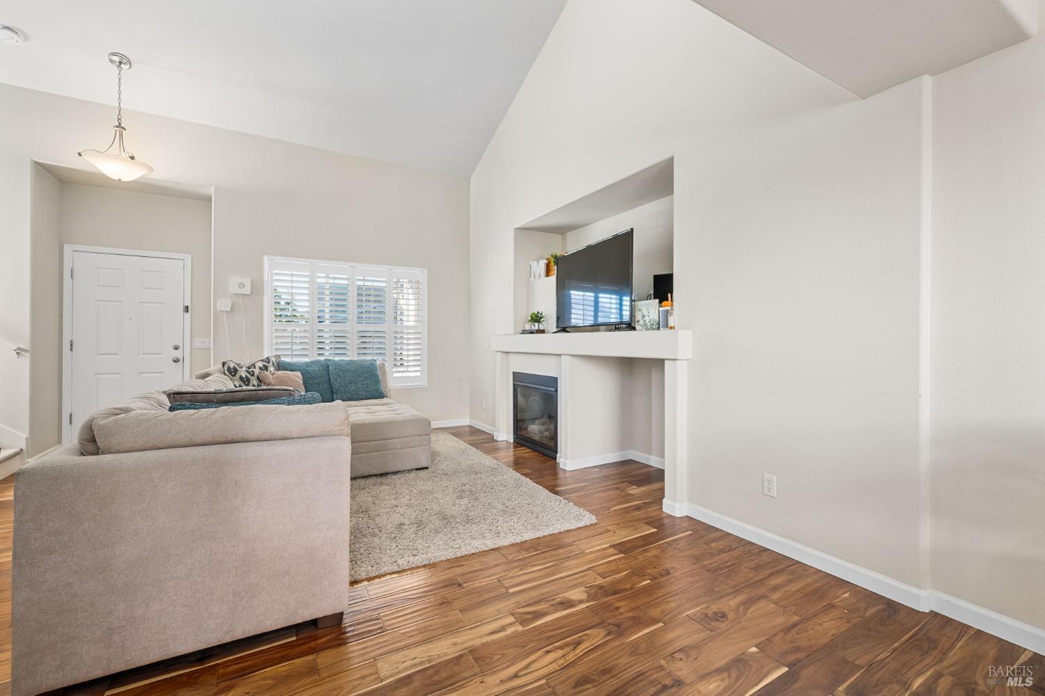 2448 Gilham Way Santa Rosa CA 95404
