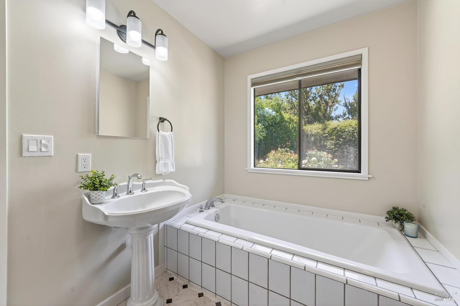 1819 Spring Mountain Court St. Helena CA 94574