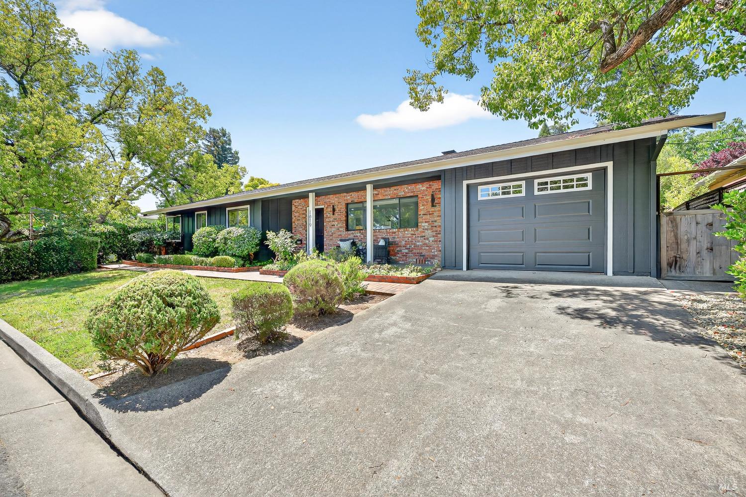 1819 Spring Mountain Court St. Helena CA 94574