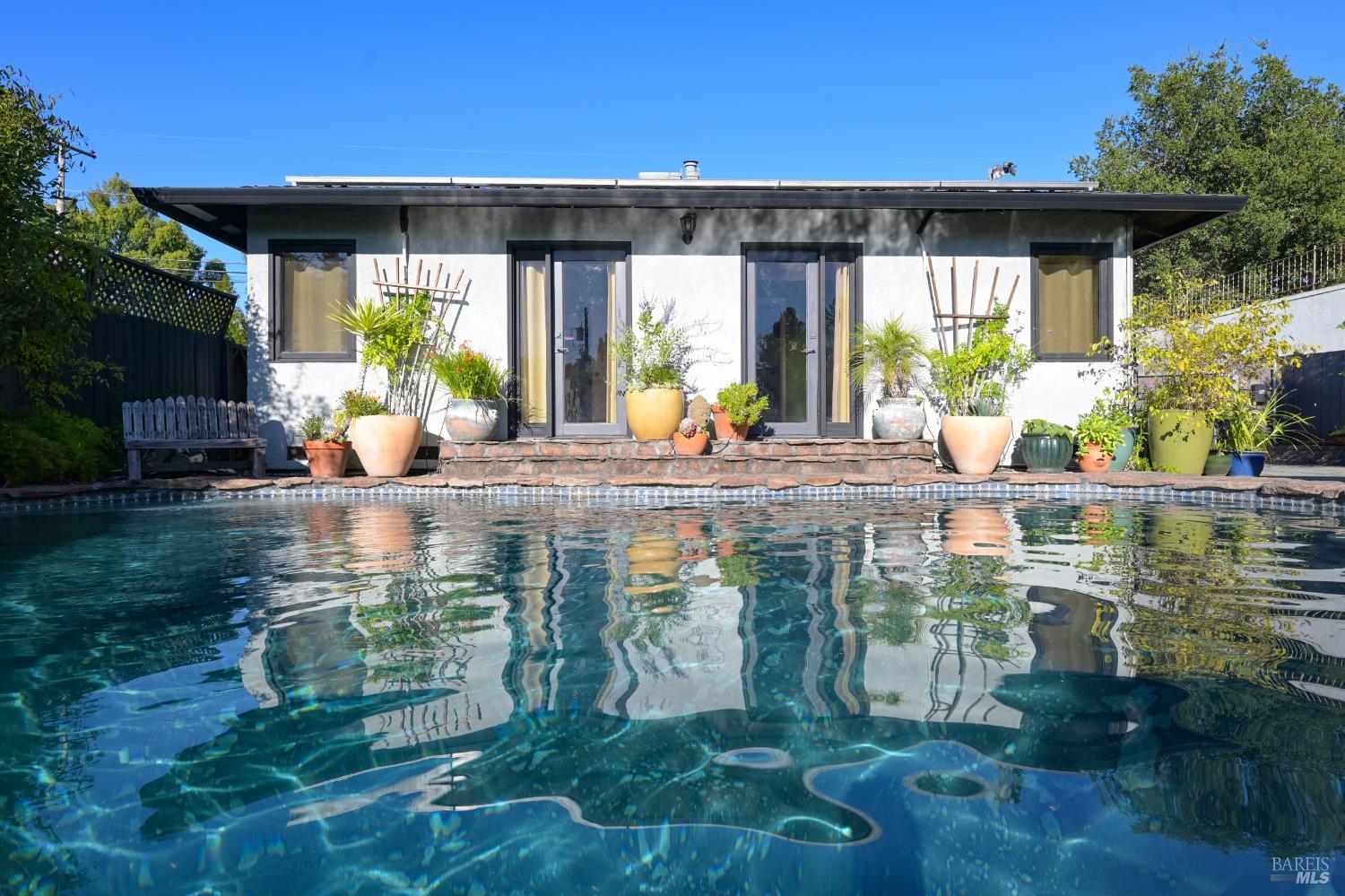 2111 Humboldt Street Santa Rosa CA 95404