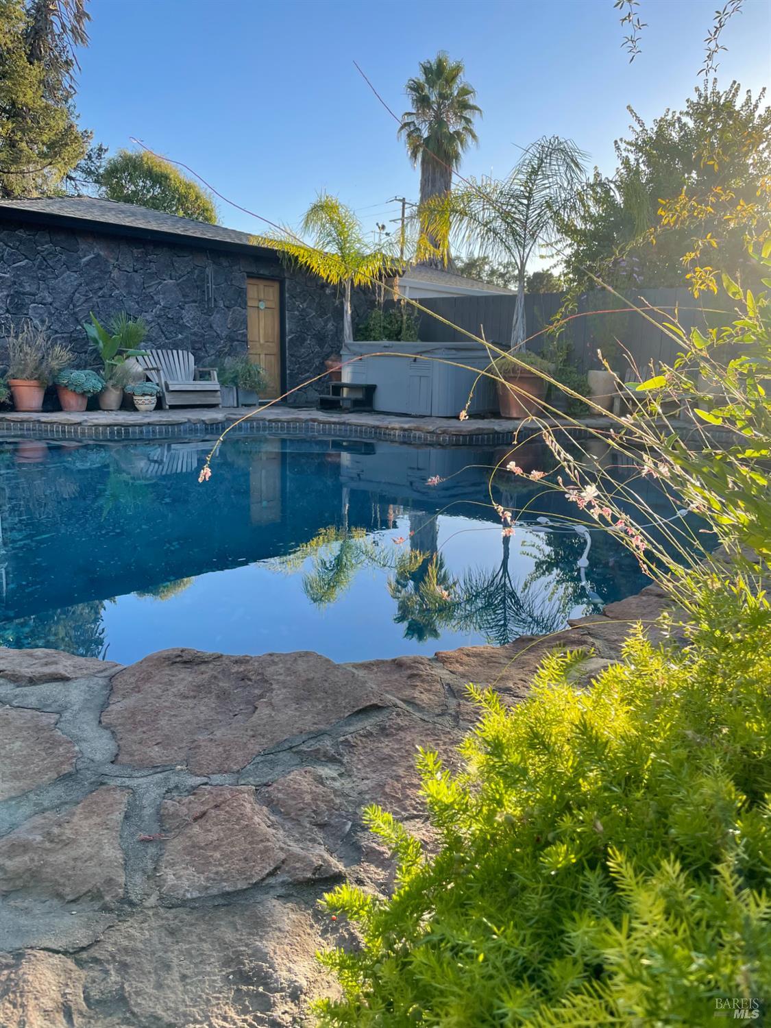 2111 Humboldt Street Santa Rosa CA 95404