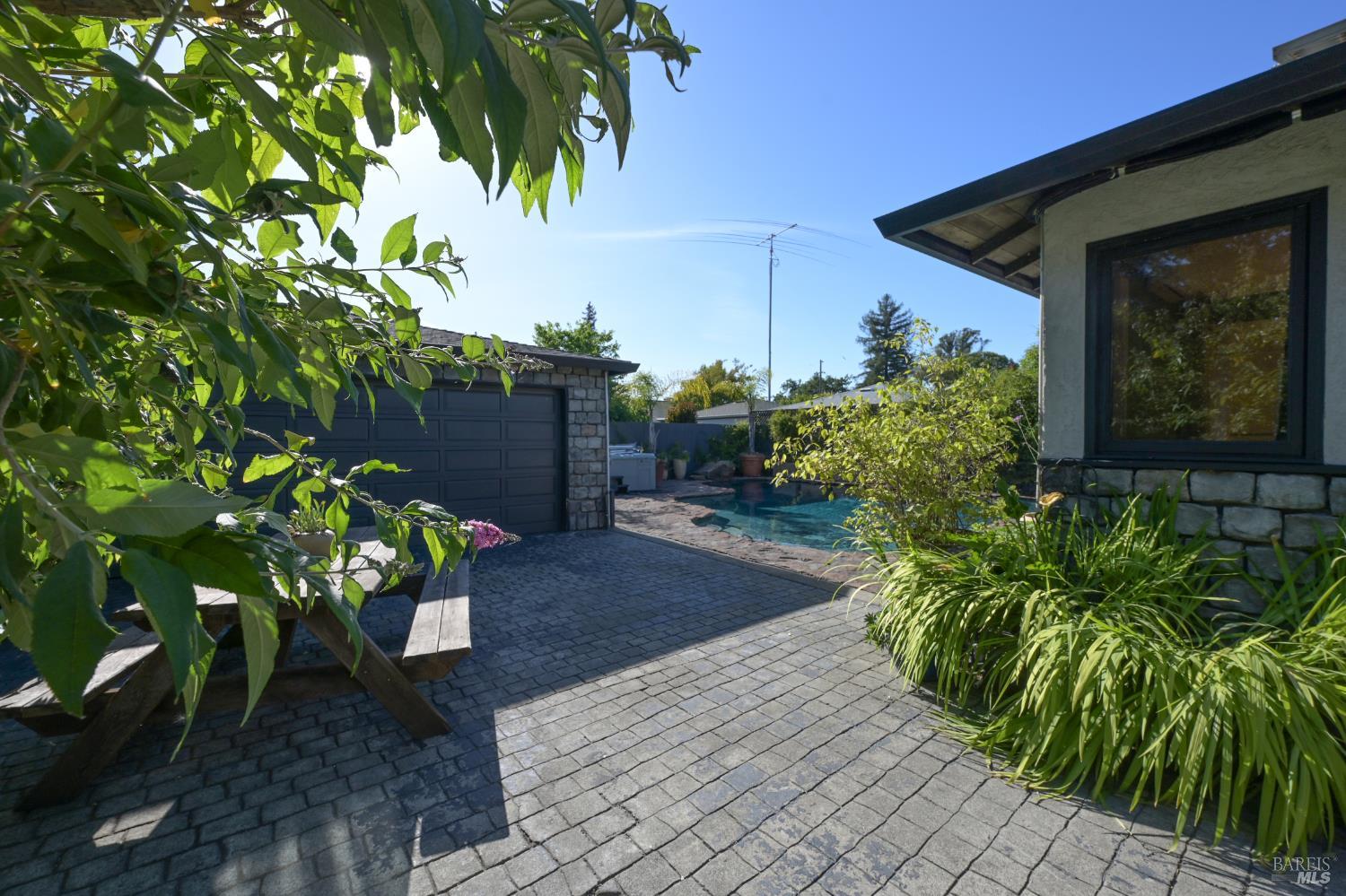 2111 Humboldt Street Santa Rosa CA 95404