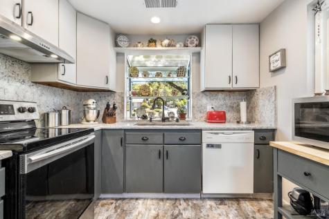 1 Oakgreen Street Santa Rosa CA 95409