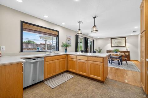 204 Prince Albert Court Petaluma CA 94954