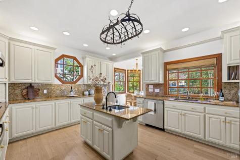 735 Johnson Street Healdsburg CA 95448