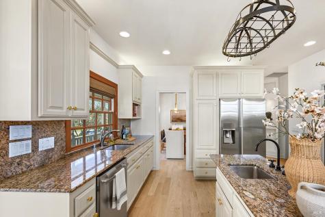 735 Johnson Street Healdsburg CA 95448