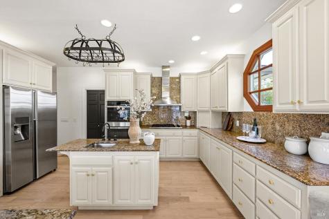 735 Johnson Street Healdsburg CA 95448
