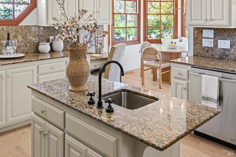 735 Johnson Street Healdsburg CA 95448