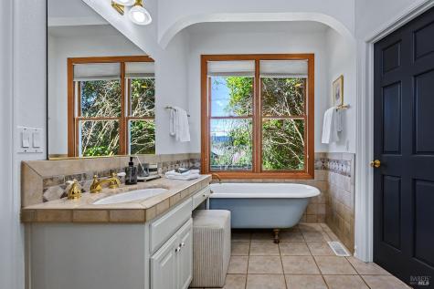 735 Johnson Street Healdsburg CA 95448