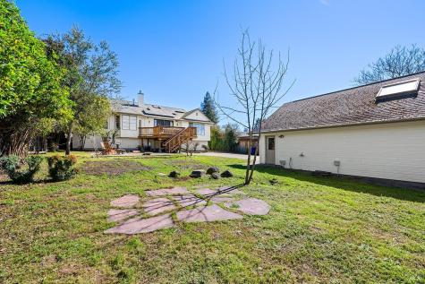 735 Johnson Street Healdsburg CA 95448
