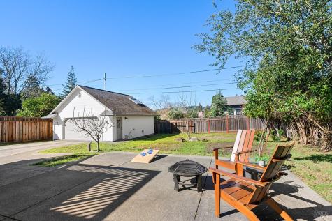 735 Johnson Street Healdsburg CA 95448