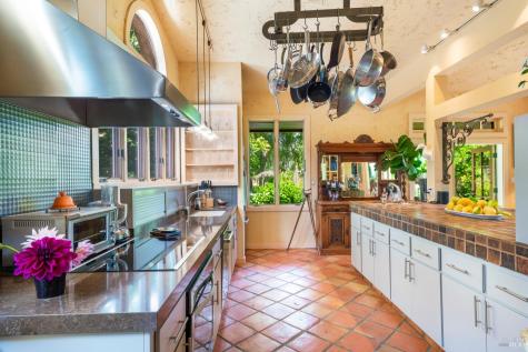 1633 Dry Creek Road Healdsburg CA 95448