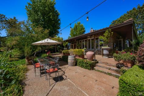 1633 Dry Creek Road Healdsburg CA 95448