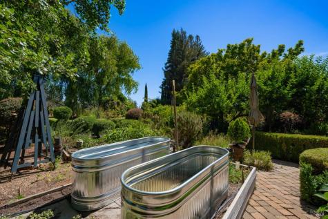 1633 Dry Creek Road Healdsburg CA 95448