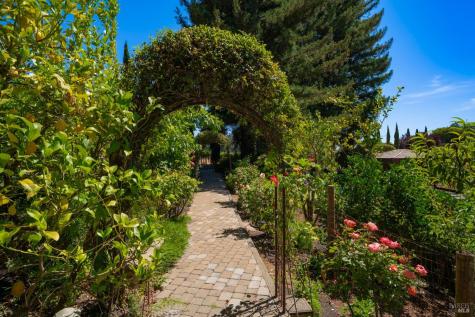 1633 Dry Creek Road Healdsburg CA 95448