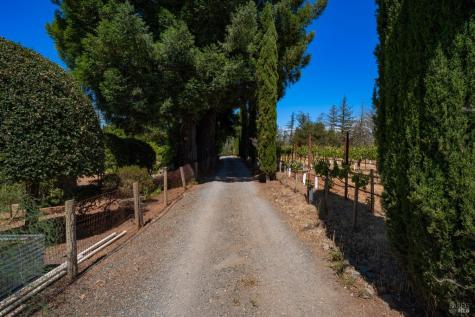 1633 Dry Creek Road Healdsburg CA 95448