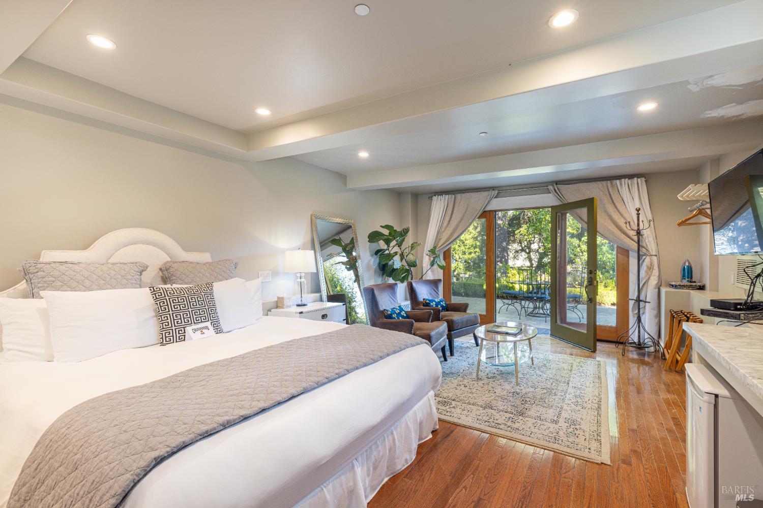 25 W Grant Street Healdsburg CA 95448