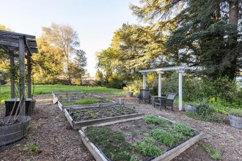 25 W Grant Street Healdsburg CA 95448