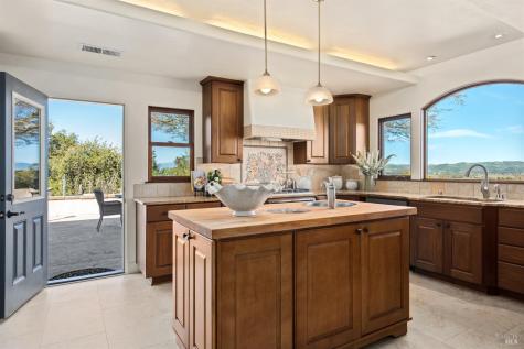 2405 Lewis Drive Sebastopol CA 95472