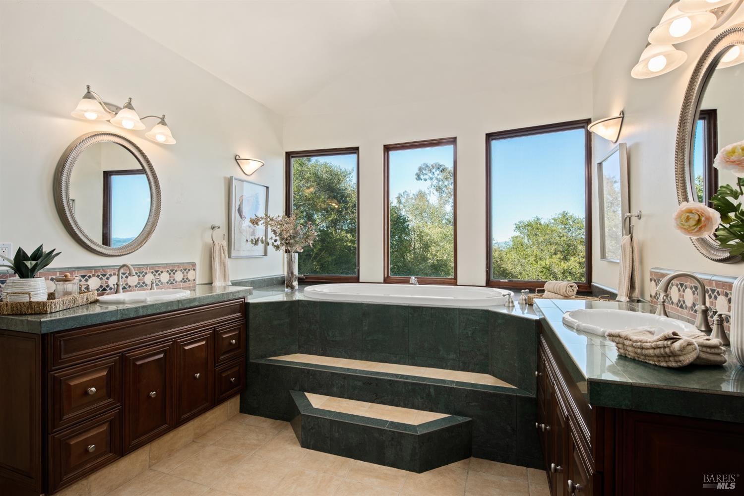 2405 Lewis Drive Sebastopol CA 95472