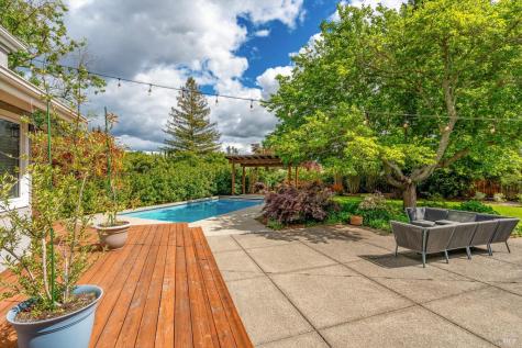 960 Lark Avenue Sonoma CA 95476