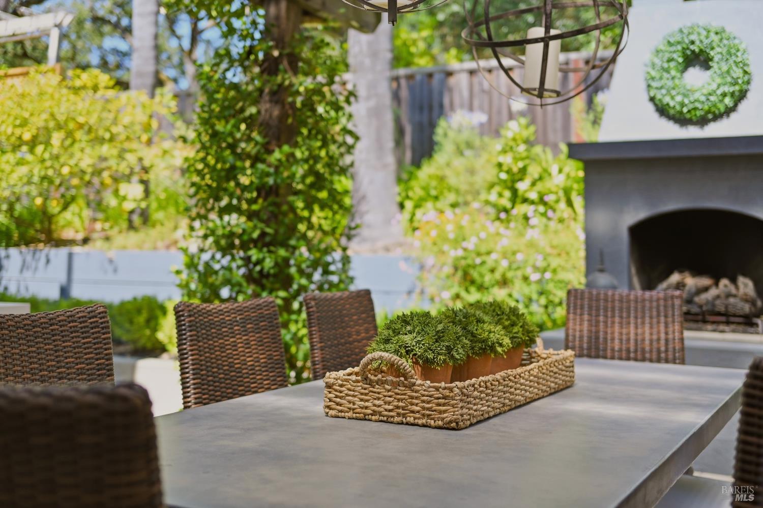 806 Chiles Avenue St. Helena CA 94574