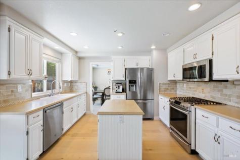 1814 Heather Lane Petaluma CA 94954